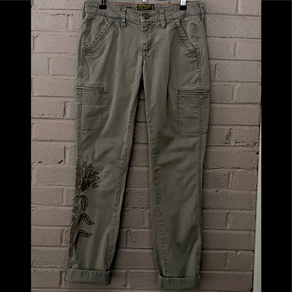 Lucky Brand vintage Army green embroidered leg khaki’s 4